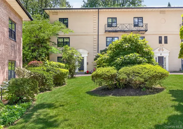 Photo 2 of Condo for sale at 6 Manchester Rd #2L, Eastchester, NY 10709 | MLS# 1047859 | Listing updated on 2026-09-12