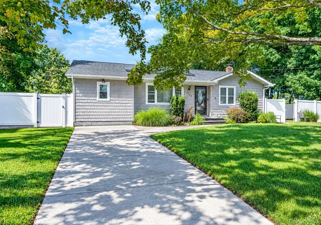Photo 3 of Single family home for sale at 1528 Baldwin Blvd, Islip, NY 11706 | MLS# 1047860 | Listing updated on 2026-10-01