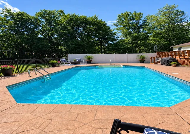 Photo 2 of Single family home for sale at 487 Greenville Turnpike, Middletown, NY 10940 | MLS# 1047868 | Listing updated on 2026-09-21