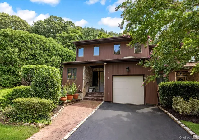 Photo 1 of Single family home for sale at 16 North Rd, Huntington, NY 11768 | MLS# 1047869 | Listing updated on 2026-10-03