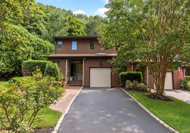 Photo 2 of Single family home for sale at 16 North Rd, Huntington, NY 11768 | MLS# 1047869 | Listing updated on 2026-10-03