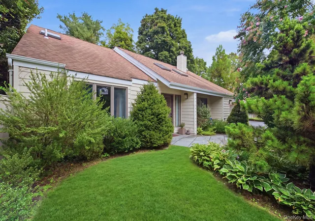 Photo 1 of Sale Pending at 5 Highridge Dr, Huntington, NY 11743 | MLS# 1047883 | Listing updated on 2026-09-23