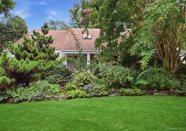 Photo 3 of Sale Pending at 5 Highridge Dr, Huntington, NY 11743 | MLS# 1047883 | Listing updated on 2026-09-23