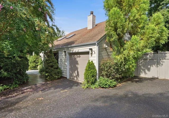 Photo 3 of Sale Pending at 5 Highridge Dr, Huntington, NY 11743 | MLS# 1047883 | Listing updated on 2026-09-23