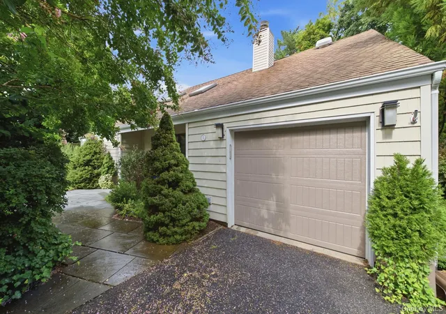 Photo 4 of Sale Pending at 5 Highridge Dr, Huntington, NY 11743 | MLS# 1047883 | Listing updated on 2026-09-23