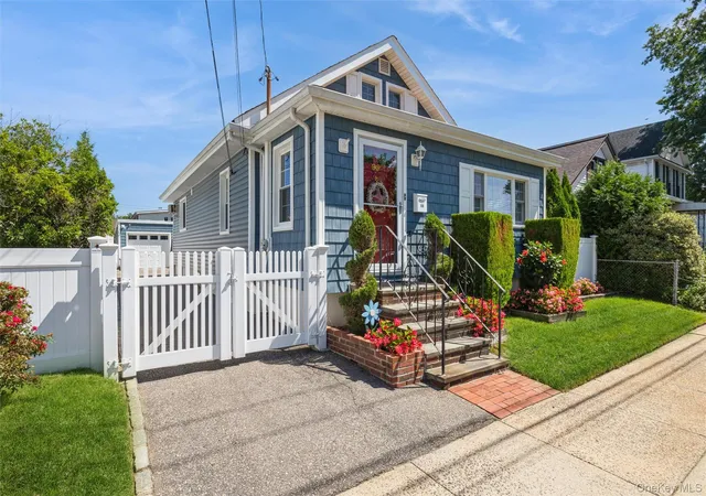 Photo 3 of Single family home for sale at 99 Barwick St, North Hempstead, NY 11001 | MLS# 1047893 | Listing updated on 2026-10-03