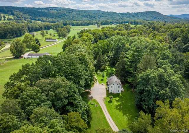 Photo 1 of Single family home for sale at 264 Quaker Hl Rd, Pawling, NY 12564 | MLS# 1047901 | Listing updated on 2026-09-28