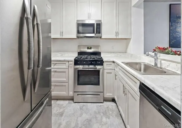 Listing Photo 5 - Condo for sale in building located at 132 Sunset Blvd, New York, NY 10473 - Unit #11132