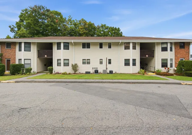 Photo 3 of Condo for sale at 27 Walden Ct #F, Yorktown, NY 10598 | MLS# 1047932 | Listing updated on 2026-09-20