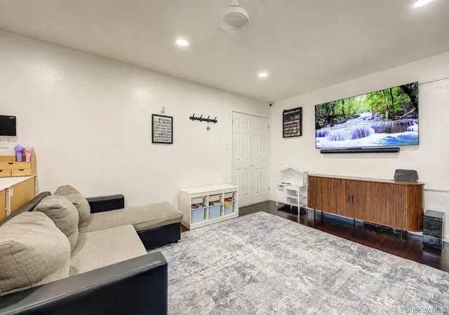 Photo 4 of House for sale at 67-28 152nd Street #275A, New York, NY 11367 | MLS# 1047946 | Listing updated on 2026-10-01