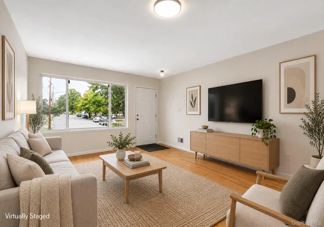 Photo 2 of Single family home for sale at 78 Confederation Pl, New York, NY 10303 | MLS# 1047959 | Listing updated on 2026-09-13