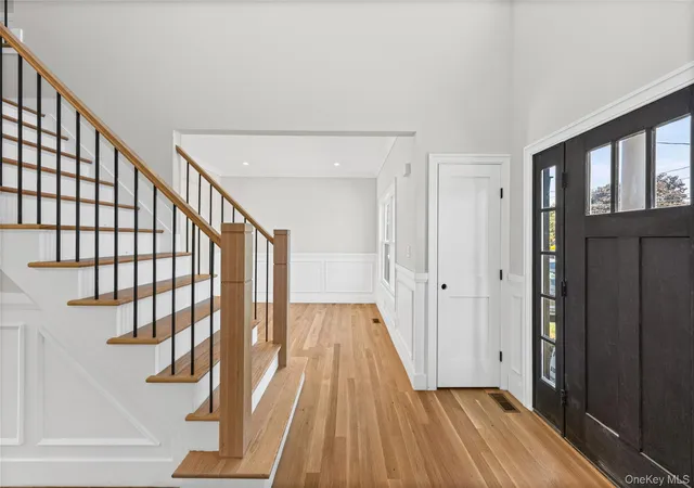 Photo 3 of Single family home for sale at 366 Broadway, Oyster Bay, NY 11762 | MLS# 1047977 | Listing updated on 2026-10-21