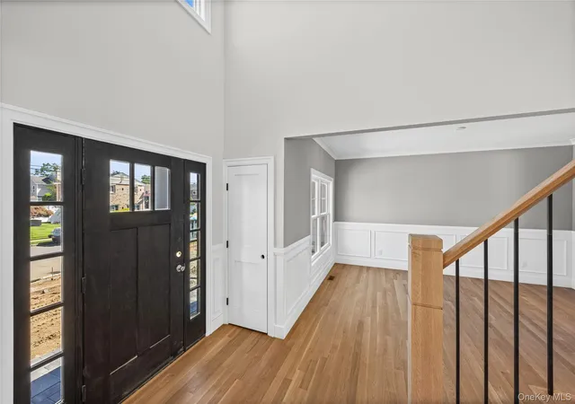 Photo 4 of Single family home for sale at 366 Broadway, Oyster Bay, NY 11762 | MLS# 1047977 | Listing updated on 2026-10-21