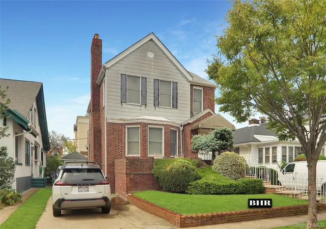 Photo 2 of Single family home for sale at 272 Exeter St, New York, NY 11235 | MLS# 1047990 | Listing updated on 2026-09-13