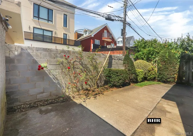 Photo 30 of Single family home for sale at 272 Exeter St, New York, NY 11235 | MLS# 1047990 | Listing updated on 2026-09-13