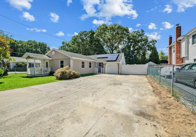 Photo 2 of Sale Pending at 469 Carnation Dr, Brookhaven, NY 11967 | MLS# 1047995 | Listing updated on 2026-10-03