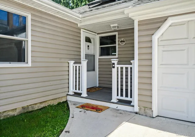 Photo 3 of Sale Pending at 469 Carnation Dr, Brookhaven, NY 11967 | MLS# 1047995 | Listing updated on 2026-10-03
