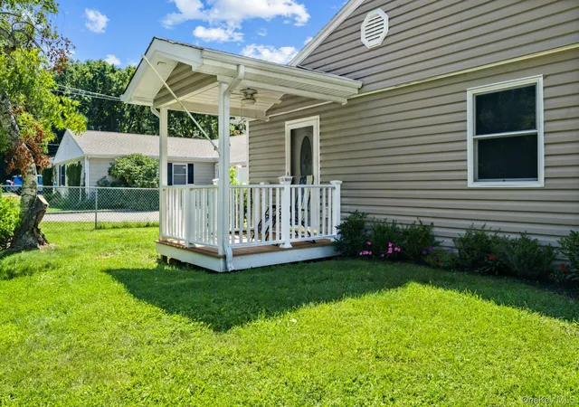 Photo 3 of Sale Pending at 469 Carnation Dr, Brookhaven, NY 11967 | MLS# 1047995 | Listing updated on 2026-10-03