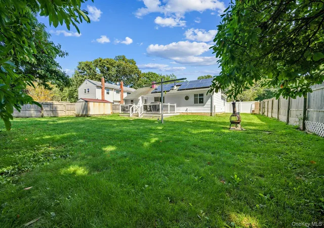 Photo 4 of Sale Pending at 469 Carnation Dr, Brookhaven, NY 11967 | MLS# 1047995 | Listing updated on 2026-10-03