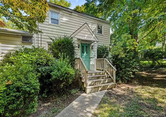 Photo 1 of Sale Pending at 11 Woodycrest Dr, Huntington, NY 11768 | MLS# 1048005 | Listing updated on 2026-09-22