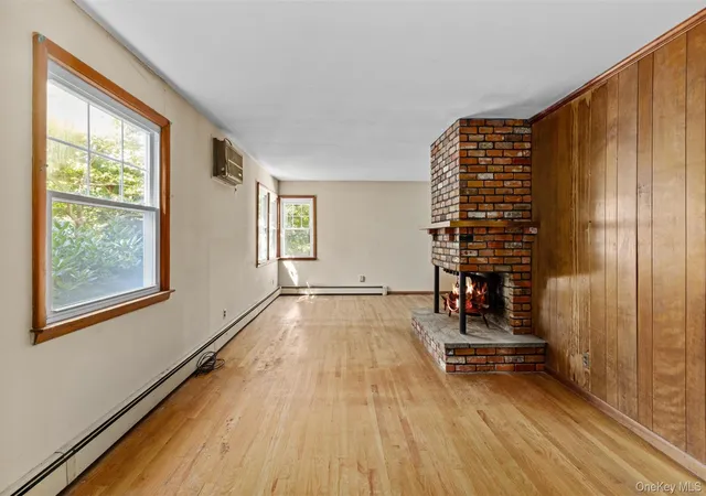 Photo 3 of Sale Pending at 11 Woodycrest Dr, Huntington, NY 11768 | MLS# 1048005 | Listing updated on 2026-09-22