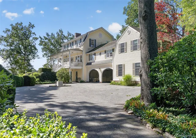 Photo 3 of Sale Pending at 10 Holden Ln, Oyster Bay, NY 11709 | MLS# 1048006 | Listing updated on 2026-10-12