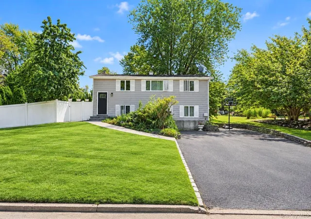 Photo 2 of Single family home for sale at 19 Badger Ln, Brookhaven, NY 11733 | MLS# 1048007 | Listing updated on 2026-09-26