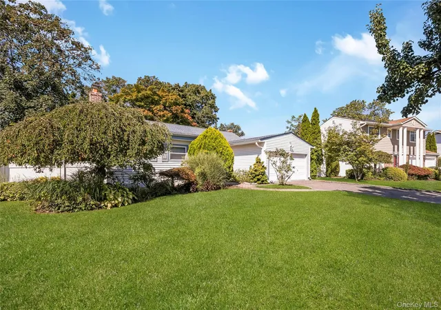 Photo 1 of Single family home for sale at 52 Voorhis Dr, Oyster Bay, NY 11804 | MLS# 1048008 | Listing updated on 2026-09-19