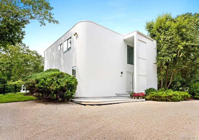 Photo 1 of Single family home for sale at 40 Peacock Path, Southampton, NY 11942 | MLS# 1048017 | Listing updated on 2026-10-06