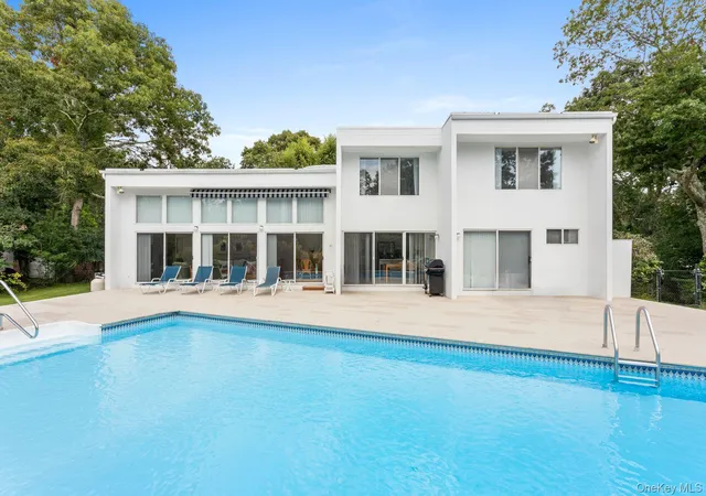 Photo 3 of Single family home for sale at 40 Peacock Path, Southampton, NY 11942 | MLS# 1048017 | Listing updated on 2026-10-06