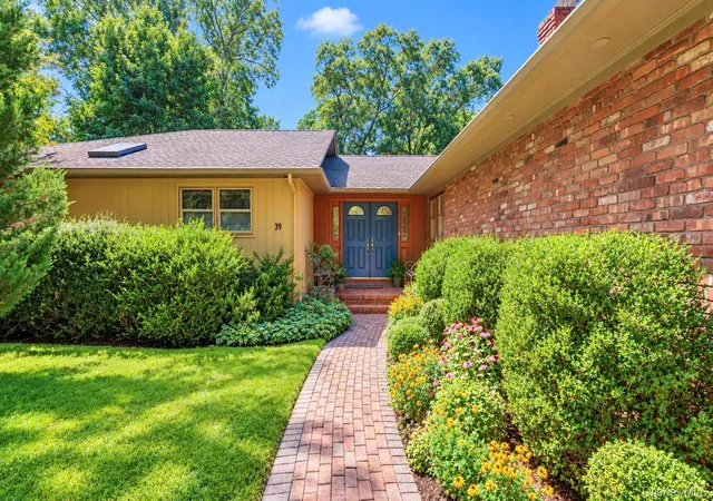 Photo 2 of Single family home for sale at 39 Daly Ct, Riverhead, NY 11901 | MLS# 1048021 | Listing updated on 2026-10-01