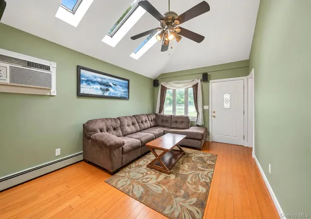 Photo 3 of Single family home for sale at 325 Beachview St, Babylon, NY 11726 | MLS# 1048025 | Listing updated on 2026-09-20