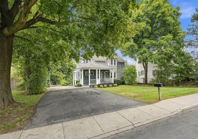Photo 3 of Single family home for sale at 27 Clinton St, Cornwall, NY 12518 | MLS# 1048029 | Listing updated on 2026-10-07
