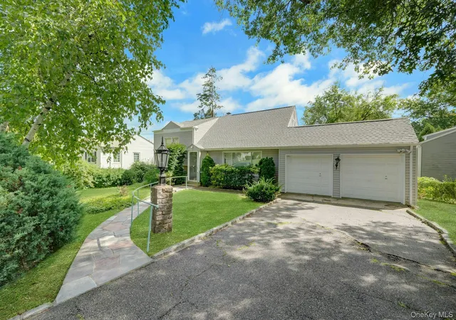 Photo 3 of Single family home for sale at 22 Somerset Dr, Yonkers, NY 10710 | MLS# 1048033 | Listing updated on 2026-10-07