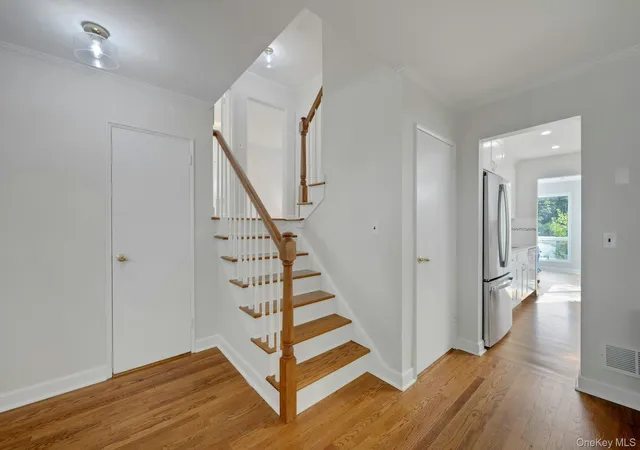 Photo 3 of Single family home for sale at 22 Somerset Dr, Yonkers, NY 10710 | MLS# 1048033 | Listing updated on 2026-10-07