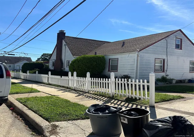 Photo 3 of Single family home for sale at 22 Searing St, Hempstead, NY 11550 | MLS# 1048038 | Listing updated on 2026-09-17