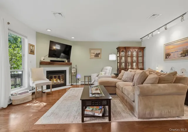 Photo 3 of Sale Pending at 25 Villa Dr, Peekskill, NY 10566 | MLS# 1048039 | Listing updated on 2026-10-07