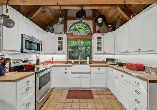 Photo 4 of Single family home for sale at 2381 Route 301, Carmel, NY 10512 | MLS# 1048045 | Listing updated on 2026-10-05
