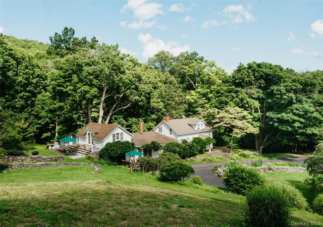 Photo 3 of Single family home for sale at 190 Lewis Holw Rd, Woodstock, NY 12498 | MLS# 1048053 | Listing updated on 2026-09-16