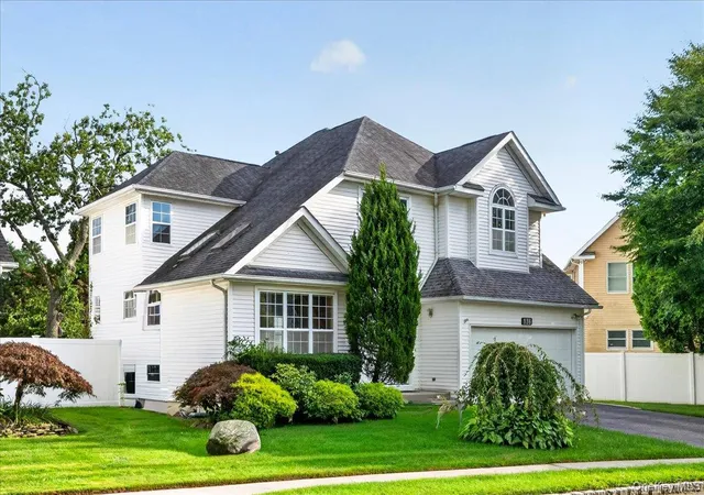 Photo 3 of Single family home for sale at 136 Cranberry Ct, Huntington, NY 11747 | MLS# 1048056 | Listing updated on 2026-09-17