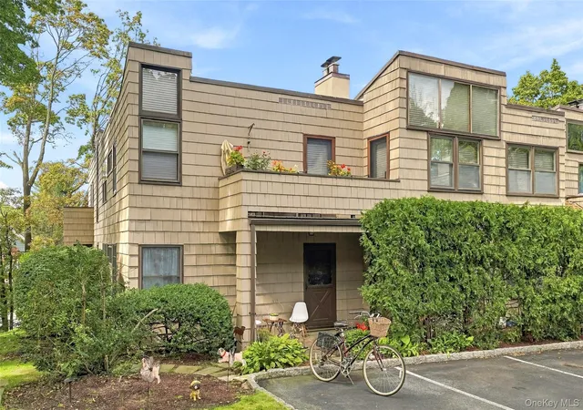 Listing Photo 2 - Condo for sale in building located at 216 Purchase St, Rye, NY 10580 - Unit #F