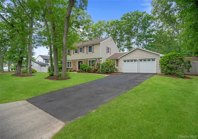 Photo 2 of Sale Pending at 3 Palfrey St, Brookhaven, NY 11790 | MLS# 1048074 | Listing updated on 2026-09-20