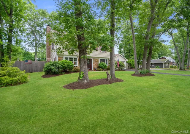 Photo 3 of Sale Pending at 3 Palfrey St, Brookhaven, NY 11790 | MLS# 1048074 | Listing updated on 2026-09-20