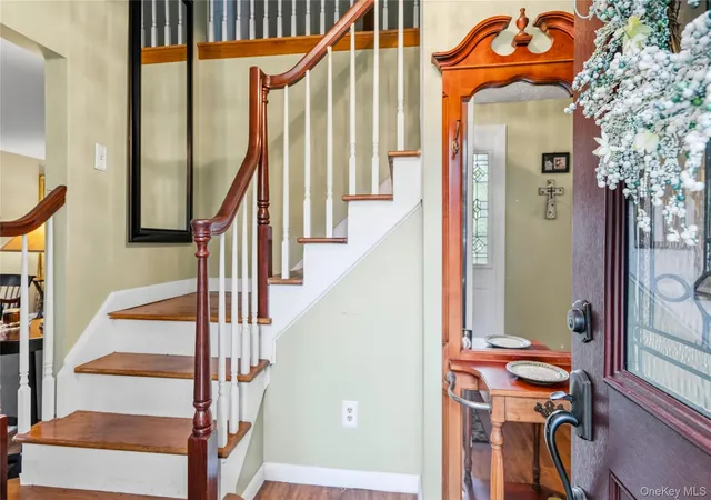 Photo 3 of Sale Pending at 3 Palfrey St, Brookhaven, NY 11790 | MLS# 1048074 | Listing updated on 2026-09-20