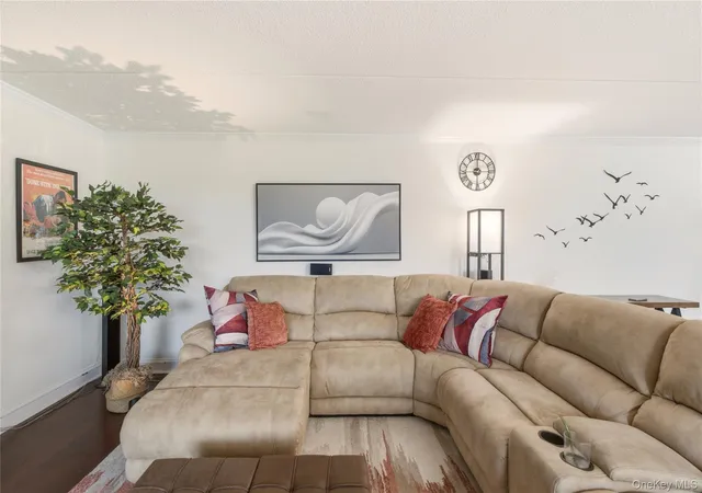 Photo 4 of Condo for sale at 100 High Point Dr #710, Greenburgh, NY 10530 | MLS# 1048101 | Listing updated on 2026-09-12
