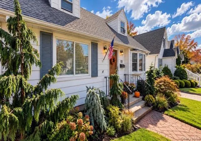 Photo 3 of Single family home for sale at 120 Barrymore Blvd, Hempstead, NY 11010 | MLS# 1048138 | Listing updated on 2026-09-17