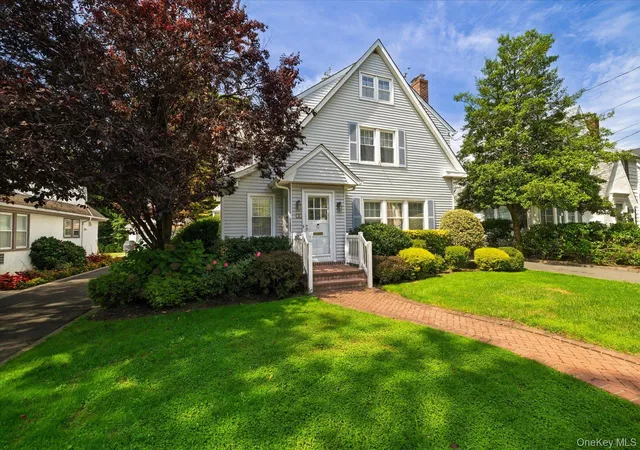 Photo 4 of Sale Pending at 38 Fern St, Hempstead, NY 11001 | MLS# 1048148 | Listing updated on 2026-10-09