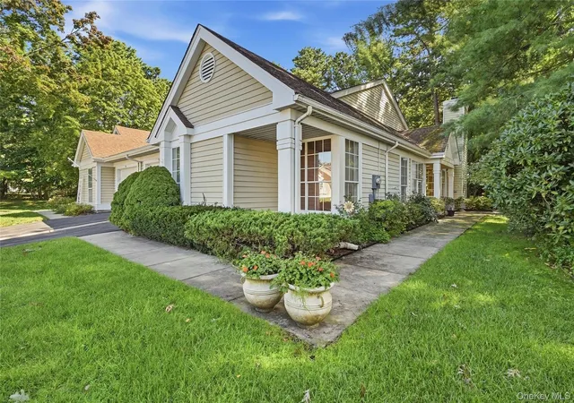 Photo 2 of Single family home for sale at 9 Oakdale Ct, Brookhaven, NY 11961 | MLS# 1048158 | Listing updated on 2026-10-04