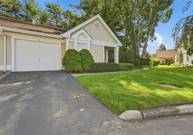 Photo 3 of Single family home for sale at 9 Oakdale Ct, Brookhaven, NY 11961 | MLS# 1048158 | Listing updated on 2026-10-04