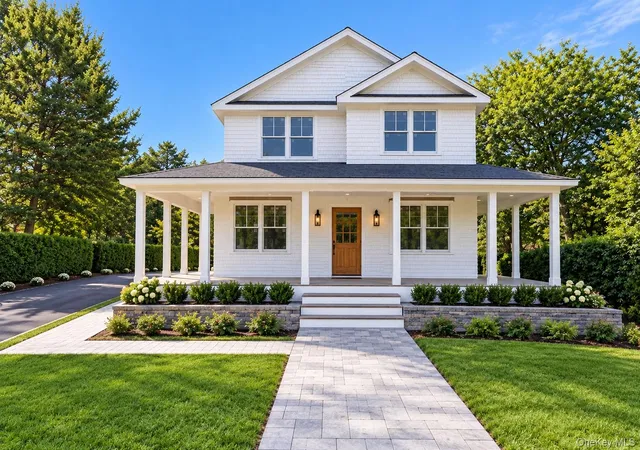 Photo 1 of Single family home for sale at 17 Club Ln, Southampton, NY 11960 | MLS# 1048165 | Listing updated on 2026-10-08